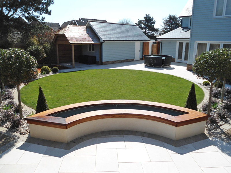 round lawn garden design